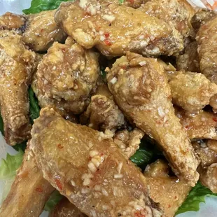 Canh ga chien nuoc mam (deep fried chicken wings tossed in special fish sauce)