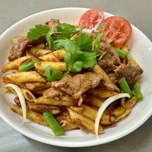 Nui xao bo (stir fry pasta with beef)