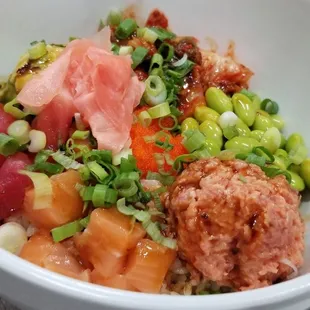 Poke bowl with disappointing fish quality.