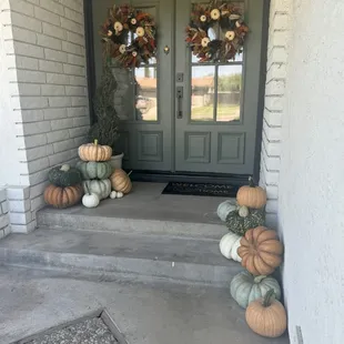 Patch to Porch!
No time to decorate?
We got you covered.
We will deliver your favorite pumpkin bundle!!