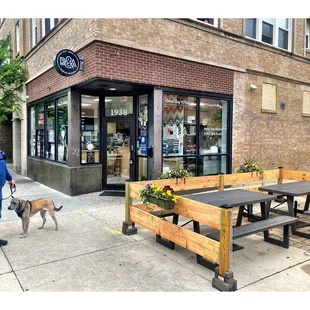 Patio @ R&amp;A Sourdough 1938 W Lawrence Ave, Chicago, IL  Bagels Sandwiches Bialys Pastry Salads Spreads Coffees .Patio.Pickup Window .Cool.