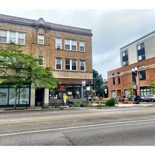 Outside R&amp;A Sourdough 1938 W Lawrence Ave, Chicago, IL  Bagels Sandwiches Bialys Pastry Salads Spreads Coffees .Patio.Pickup Window .Cool.