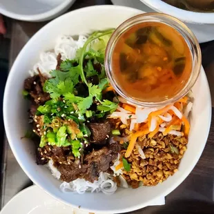 Grill pork and rice noodle