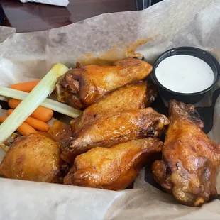 Chicken wings with mango habanero sauce