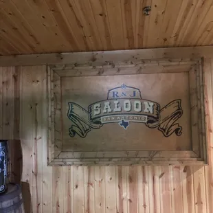 the sign for the restaurant