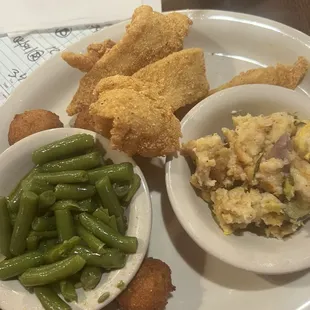 Fried catfish special (3 large pieces) with green beans and squash casserole.
