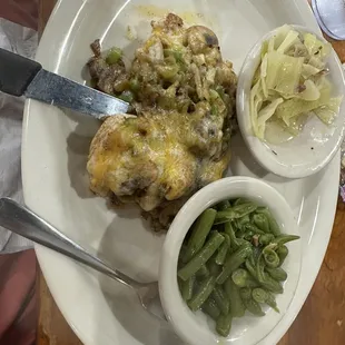 Smothered grilled chicken with cabbage and green beans.  Delicious!