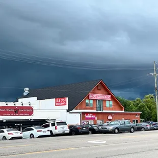 The restaurant on a stormy Saturday is a great haven