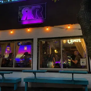 the outside of the restaurant