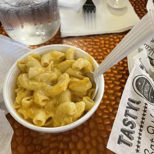 Amazing Mac and cheese, super cheesy and flavorful!