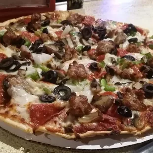 Deluxe thin crust pizza.... absolutely the best.