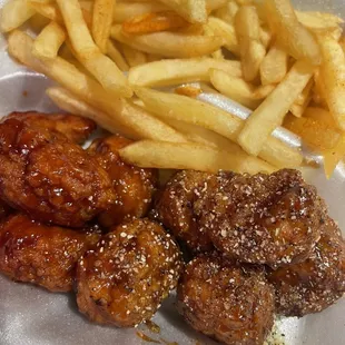 food, chicken wings and fried chicken