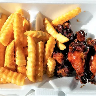 six wings &amp; fries lunch special (included drink)