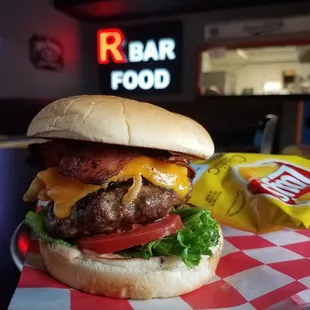 Classic Bacon Cheeseburger