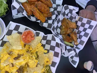 Wayne & Larry's Sports Bar & Grill