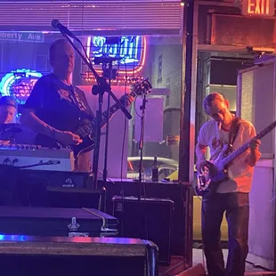 Rocket band jamming !