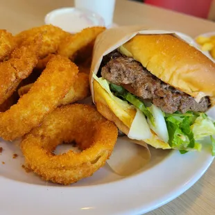 Cheeseburger   onion rings