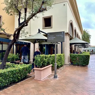 We walked past on our way to Bloomingdale's !