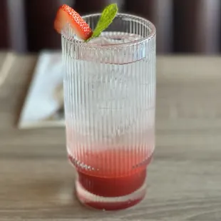 Strawberry lime fizz