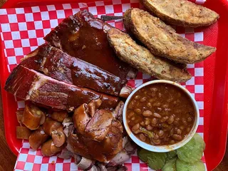 B.B.'s Lawnside BBQ