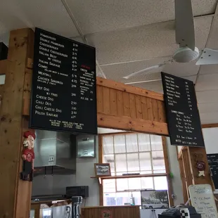 Great burger joint. Clean, friendly staff, plenty of seating. I had a customized cheese burger made with mozzarella. Very good.