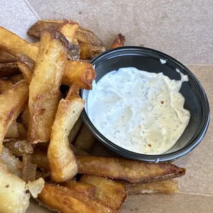 Fríes with ranch! The ranch is amazing!