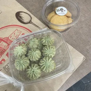 Green tea and pineapple (the winner!) cookies.