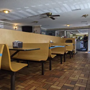 Dining room at R O &apos;s Bar-B-Que, Gastonia