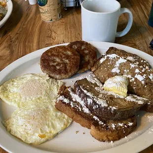 a plate of breakfast foods
