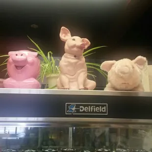 Simple and good pork ribs. I recommend the hot sauce vs mild :)