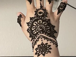 Bonita Eyebrows Threading & Henna Art