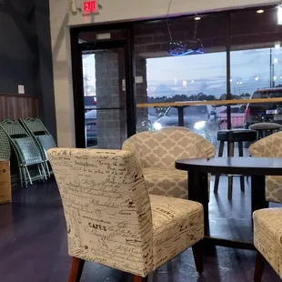 a table and chairs in a cafe