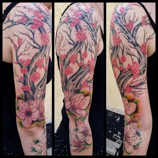 My beautiful cherry blossom sleeve Daniel Lange is working on!