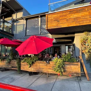 the outside of the restaurant