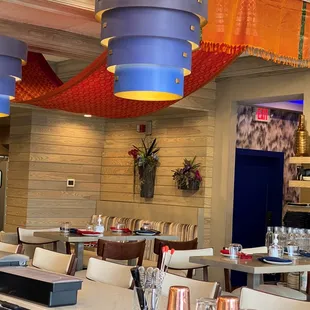 sushi and sashimi, interior