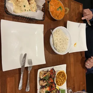 Butter chicken, white rice and garlic naan.