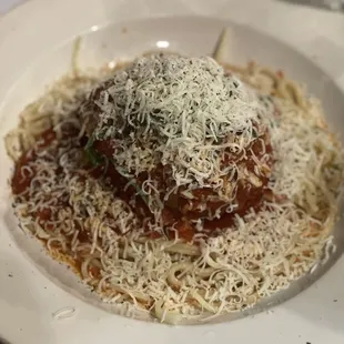 Polpette e Linguine con Mozzarellas (meatball was a bit dry and gravy bland)