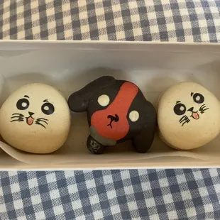 Custom macarons from the comic book Saga