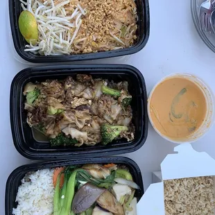 6. Pad Thai, 7. Pad See Ew, 21. Red Curry 18. Ginger Garden