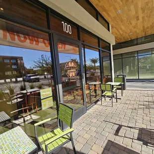 the outside of the restaurant