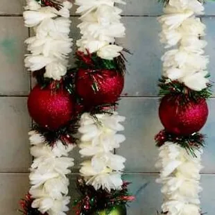Christmas lei - double tuberose, tinsel, and ornaments. A total hit!