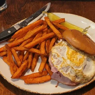 Egg-Ceptional Burger