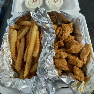 Ordered Boneless Wings tossed in Wet Caribbean Jerk....tough dry and tasteless with oil on bottom. Fries hard and plain.
