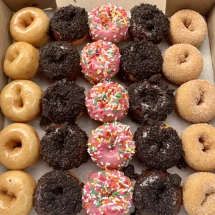 Whisky Glaze, Chocolate Oreo, Strawberry Sprinkle &amp; Cinnamon Sugar