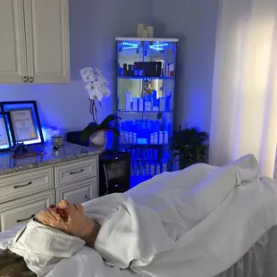 Vitamins C Facial. Anti-Aging Brightening treatment