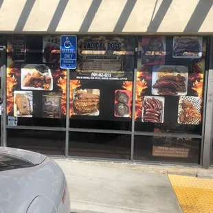 the outside of the restaurant