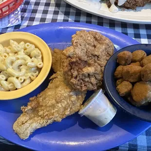 food, chicken wings and fried chicken