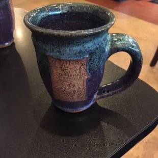 To stay mugs with what must be 12-16 ones of good coffee.