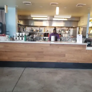 Nice open kitchen concept! Glad they're back.