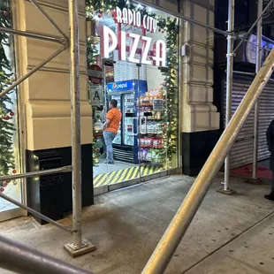 Radio City Pizza  N da big Apple